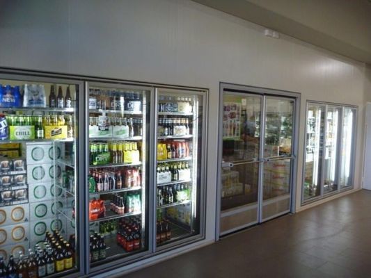 Paseo de cristal de la puerta de la cueva de la cerveza en paseo comercial del refrigerador en congelador de refrigerador