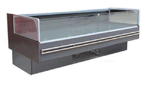 Vitrina de la tienda de delicatessen de la carne del supermercado