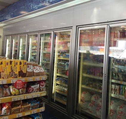 Paseo comercial medio de la baja temperatura en un congelador más fresco con las puertas de cristal 3/4/5/6/7/8/9/10 puerta